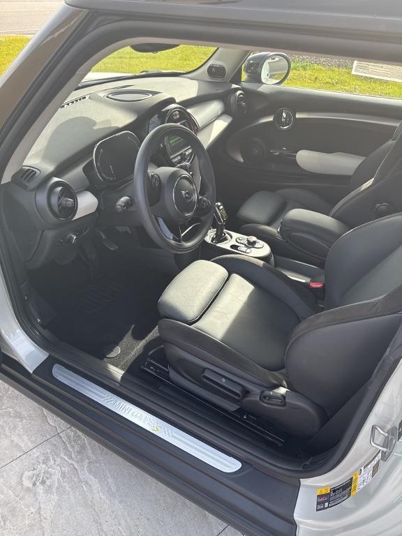 used 2021 MINI SE Hardtop car, priced at $22,898