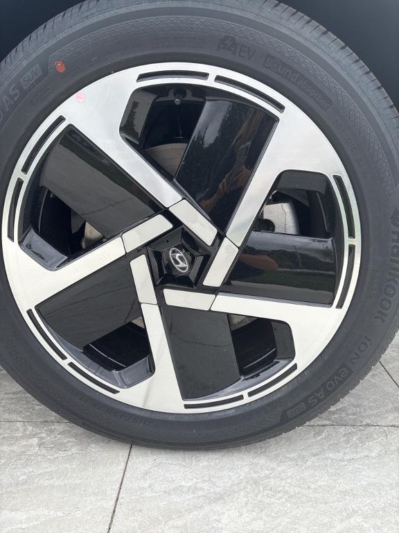 new 2026 Hyundai IONIQ 9 car, priced at $74,065