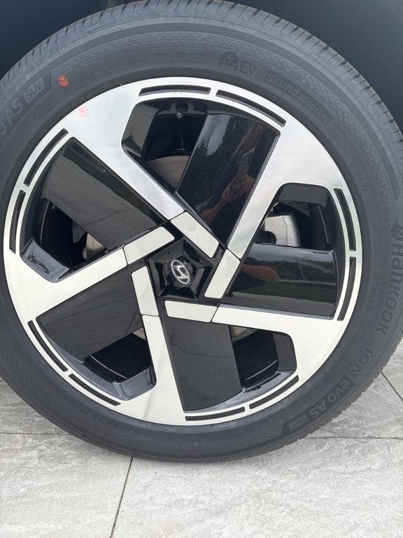 new 2026 Hyundai IONIQ 9 car, priced at $74,065