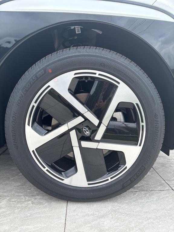 new 2026 Hyundai IONIQ 9 car, priced at $74,065