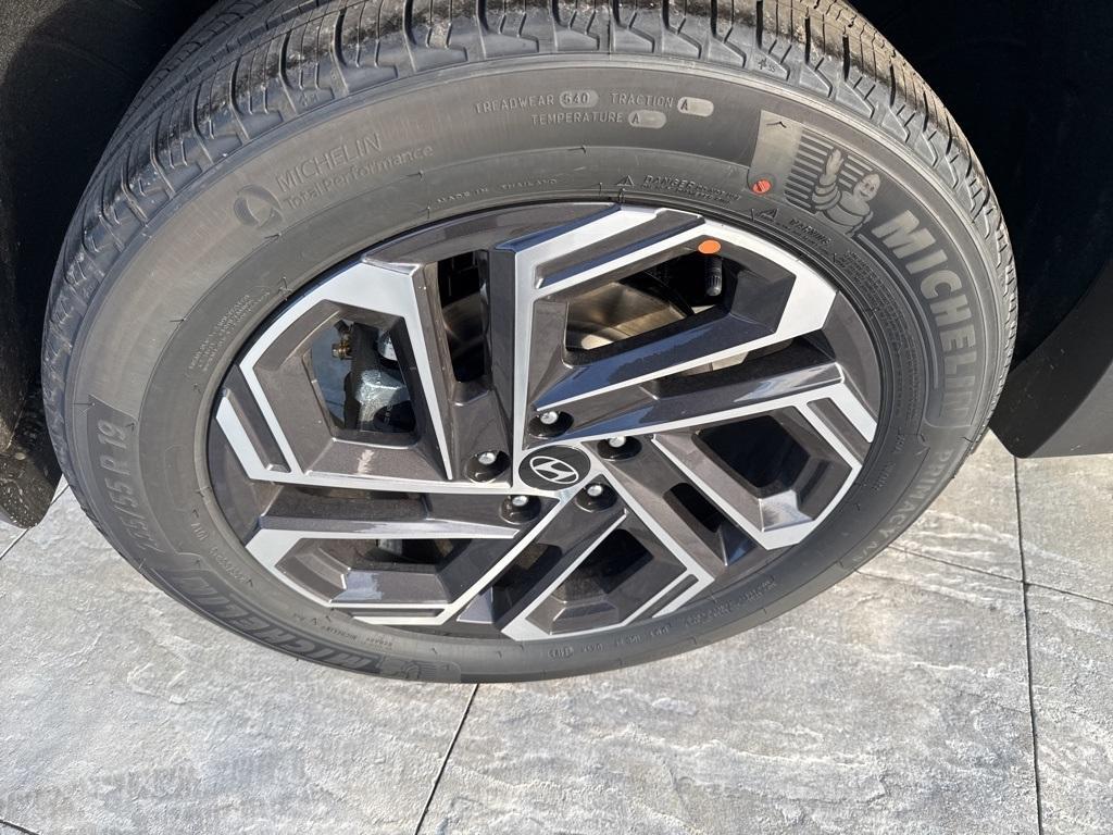 new 2026 Hyundai TUCSON Hybrid car, priced at $42,615