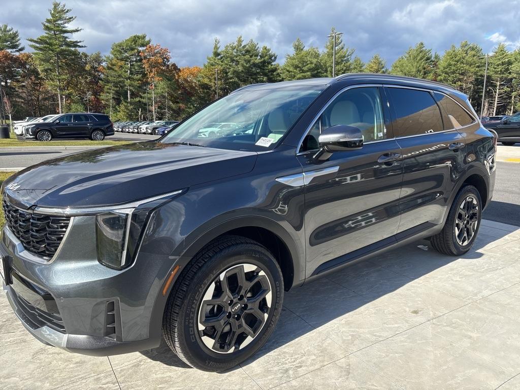 used 2024 Kia Sorento car, priced at $30,598