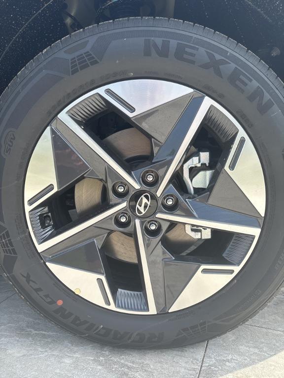 new 2025 Hyundai TUCSON Hybrid car, priced at $39,160