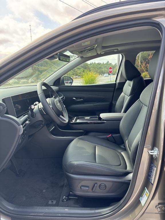 new 2025 Hyundai TUCSON Hybrid car, priced at $37,075