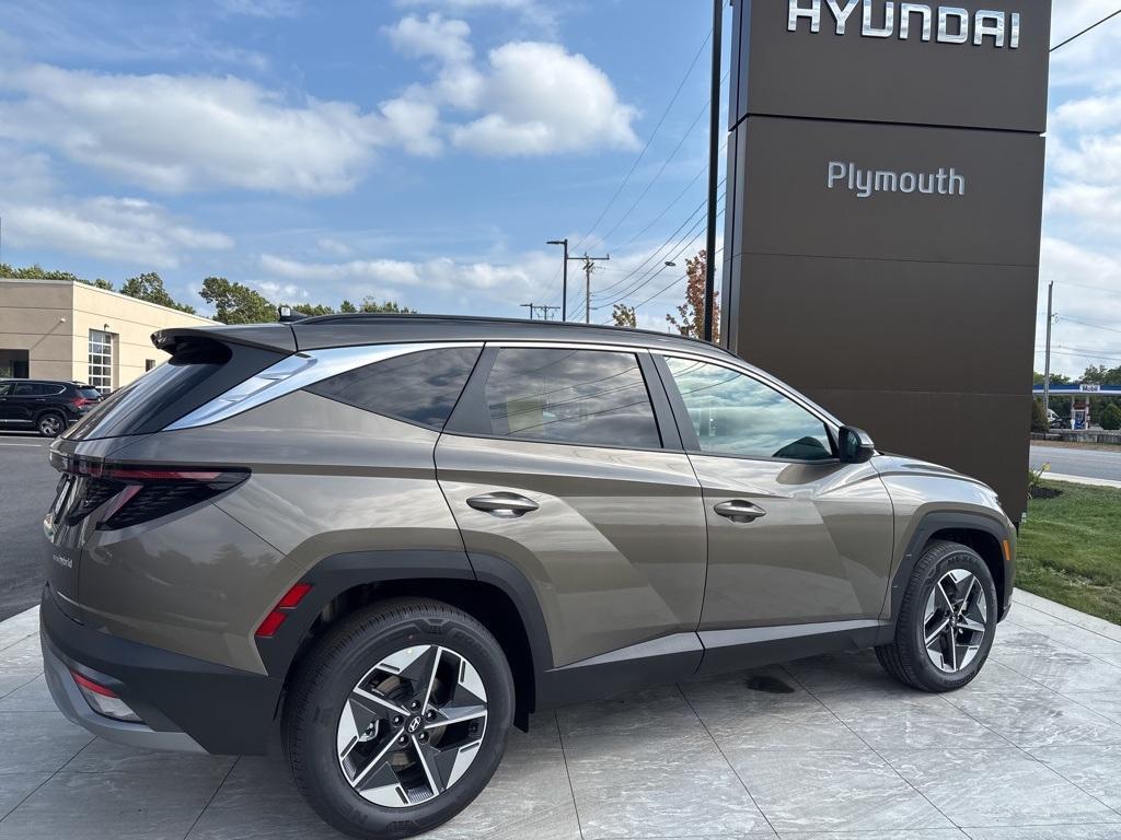 new 2025 Hyundai TUCSON Hybrid car, priced at $37,075