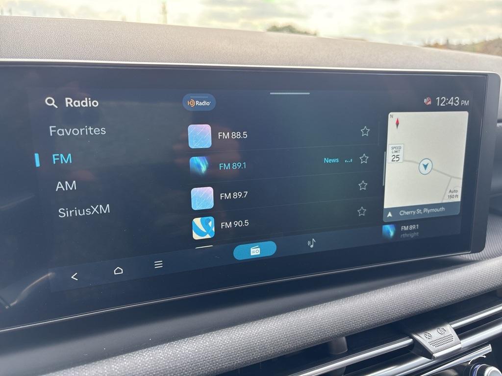 new 2025 Hyundai TUCSON Hybrid car, priced at $37,075