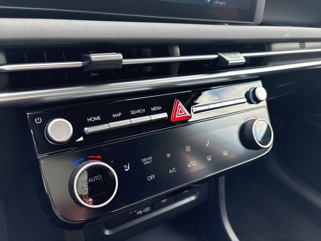 new 2025 Hyundai TUCSON Hybrid car, priced at $37,075