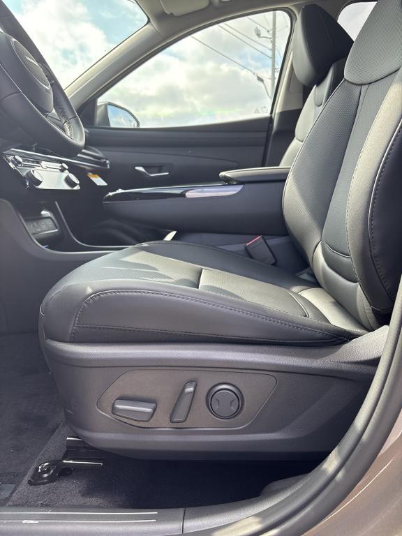 new 2025 Hyundai TUCSON Hybrid car, priced at $37,075