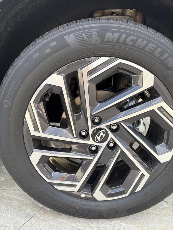 new 2025 Hyundai TUCSON Hybrid car, priced at $43,985