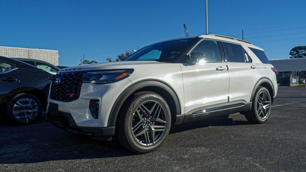 new 2025 Ford Explorer car, priced at $62,320