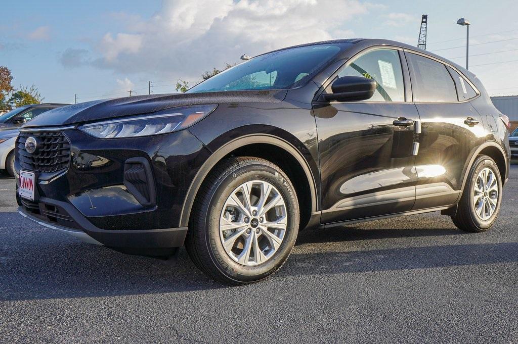 new 2025 Ford Escape car, priced at $31,325