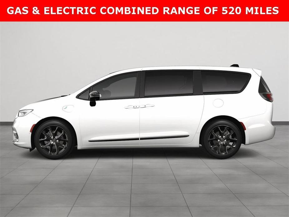 new 2024 Chrysler Pacifica Hybrid car