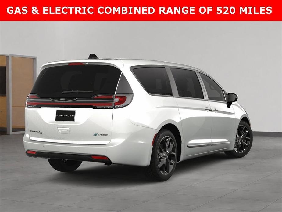 new 2024 Chrysler Pacifica Hybrid car