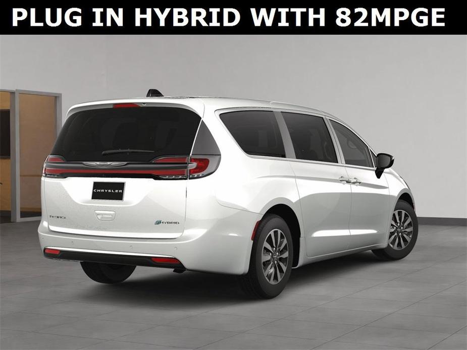 new 2024 Chrysler Pacifica Hybrid car