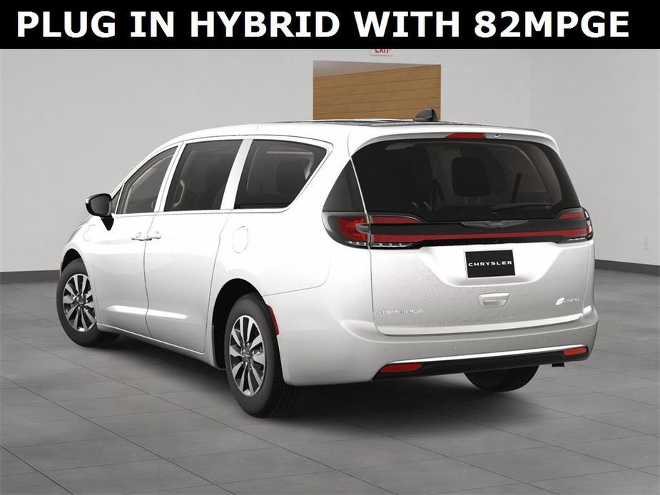 new 2024 Chrysler Pacifica Hybrid car