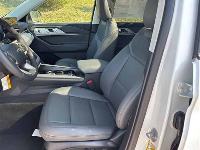 new 2025 Ford Explorer car, priced at $51,805