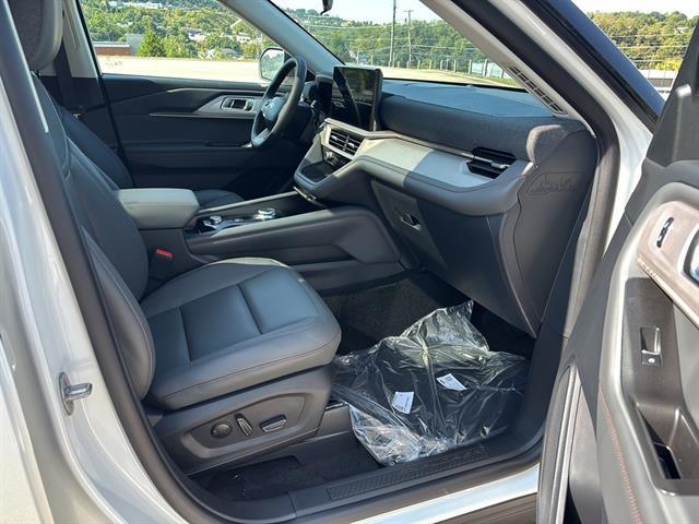 new 2025 Ford Explorer car, priced at $51,805