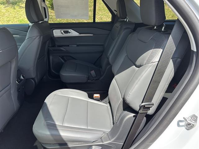 new 2025 Ford Explorer car, priced at $48,660