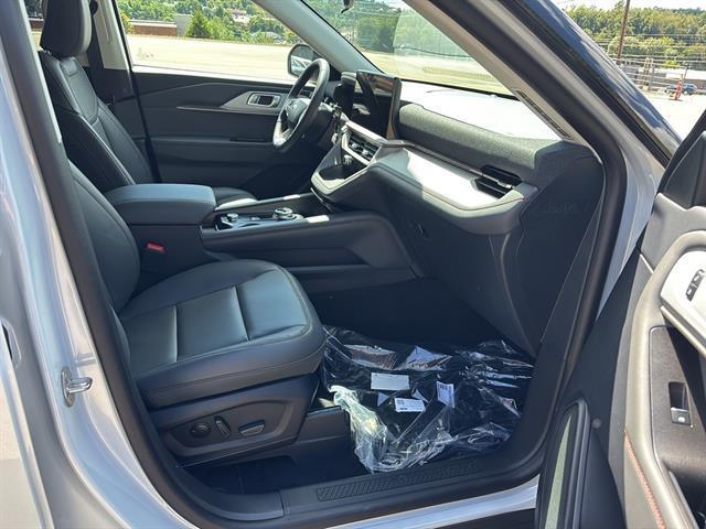 new 2025 Ford Explorer car, priced at $48,660