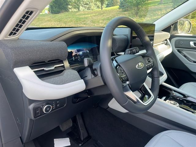 new 2025 Ford Explorer car, priced at $62,195