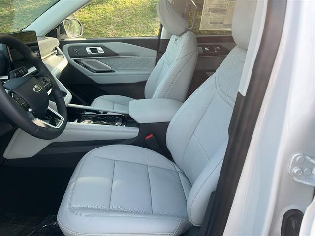 new 2025 Ford Explorer car, priced at $62,195