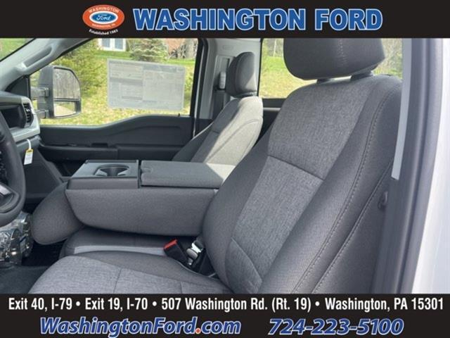 new 2025 Ford F-250 car, priced at $52,600