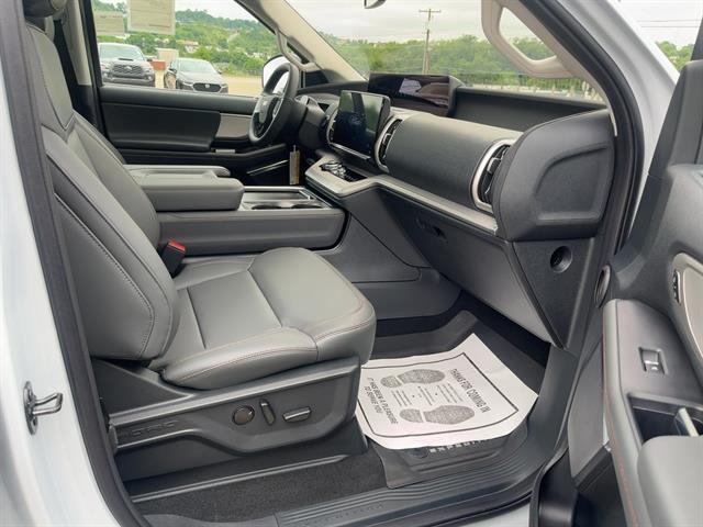 new 2025 Ford Expedition car, priced at $71,815