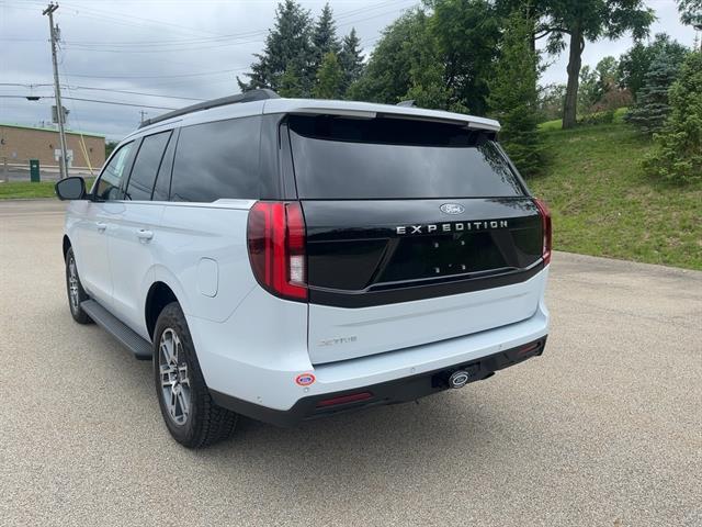 new 2025 Ford Expedition car, priced at $71,815