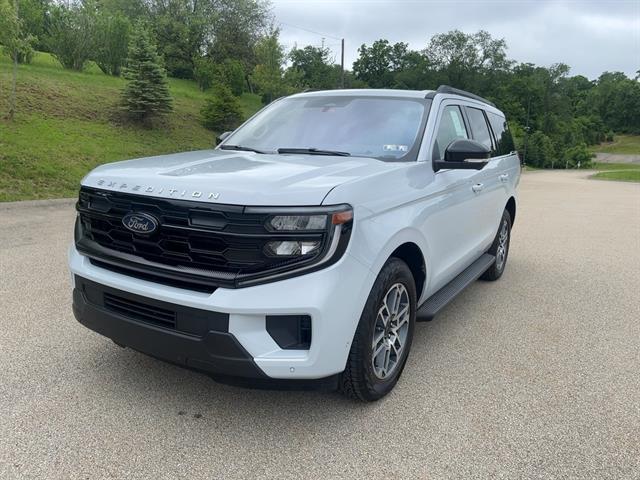 new 2025 Ford Expedition car, priced at $71,815