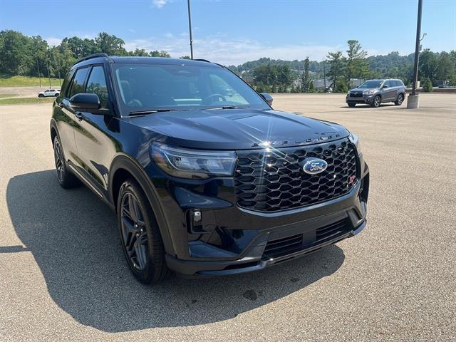 new 2025 Ford Explorer car, priced at $62,595