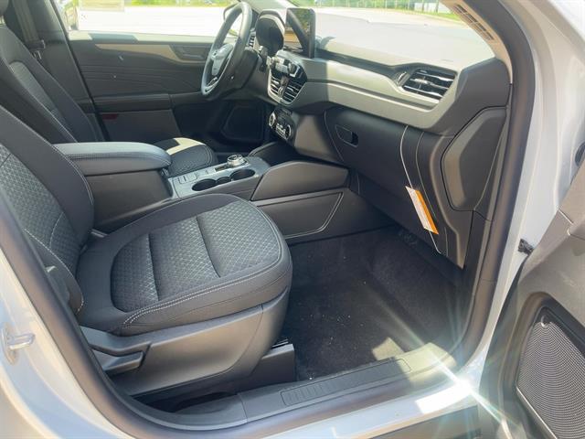 new 2025 Ford Escape car, priced at $33,040