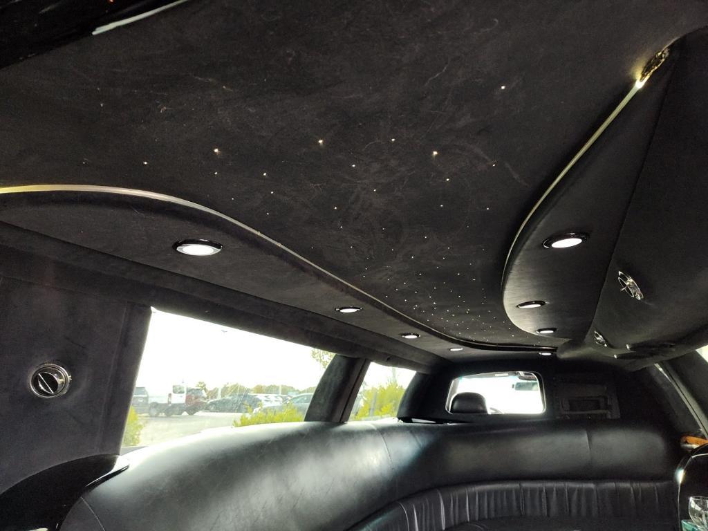 used 2005 Lincoln Town Car car, priced at $9,988