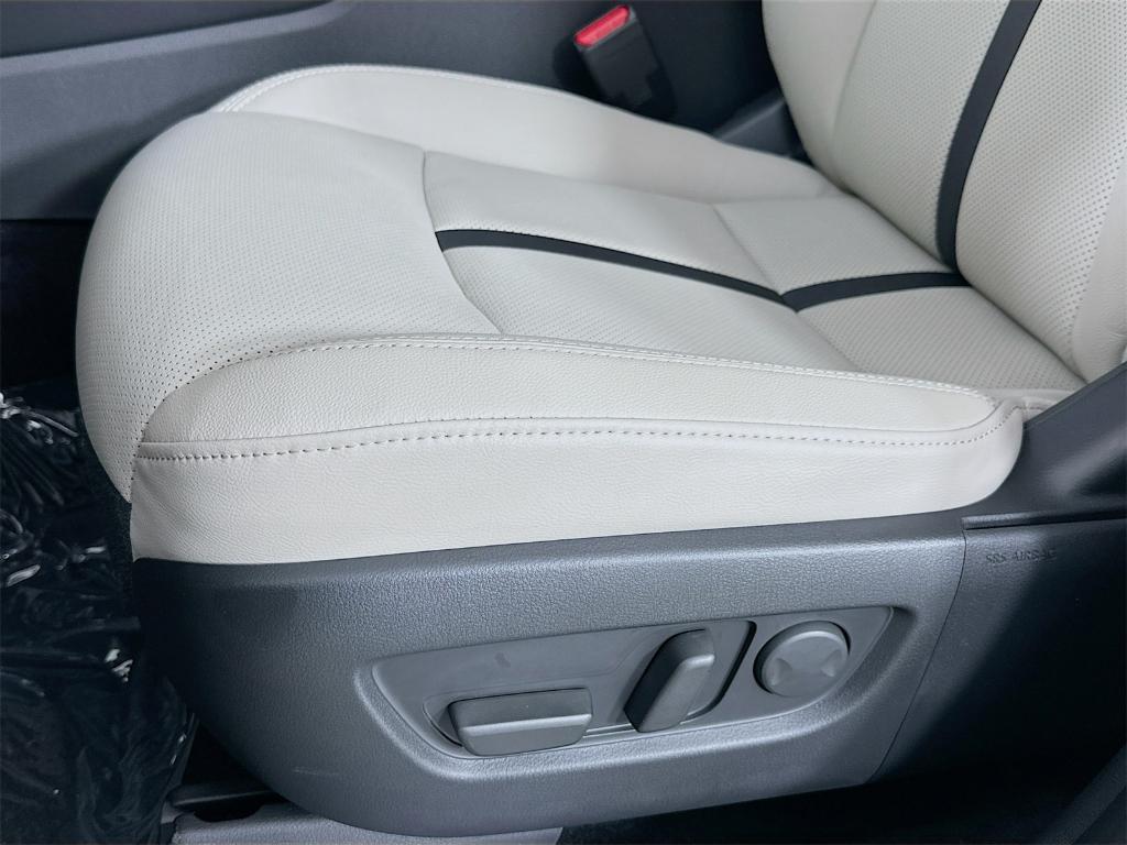 new 2025 Mazda CX-90 car, priced at $43,878