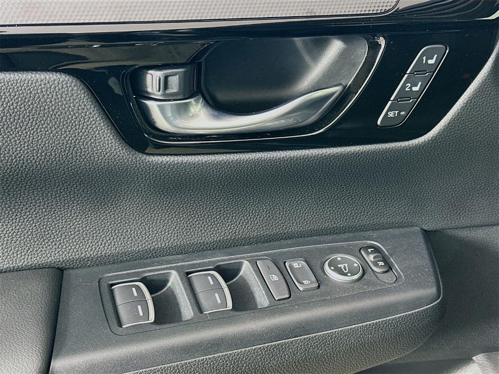 used 2025 Honda CR-V car, priced at $33,640