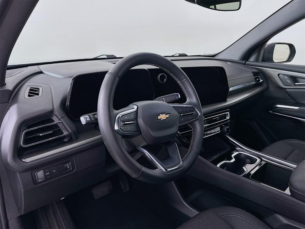 used 2025 Chevrolet Traverse car, priced at $36,788