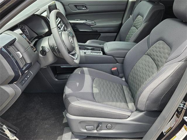 new 2025 Nissan Pathfinder car, priced at $38,972