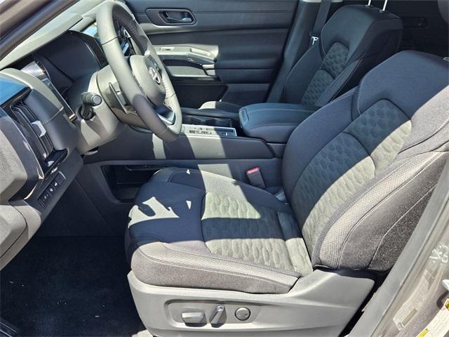 new 2025 Nissan Pathfinder car, priced at $39,368
