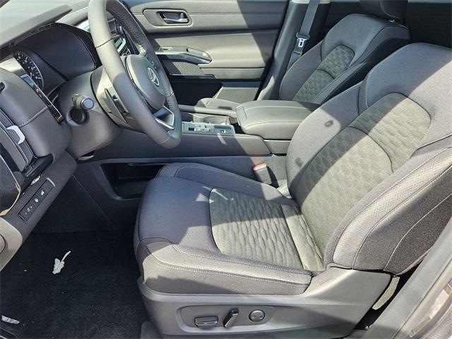 new 2025 Nissan Pathfinder car, priced at $33,647