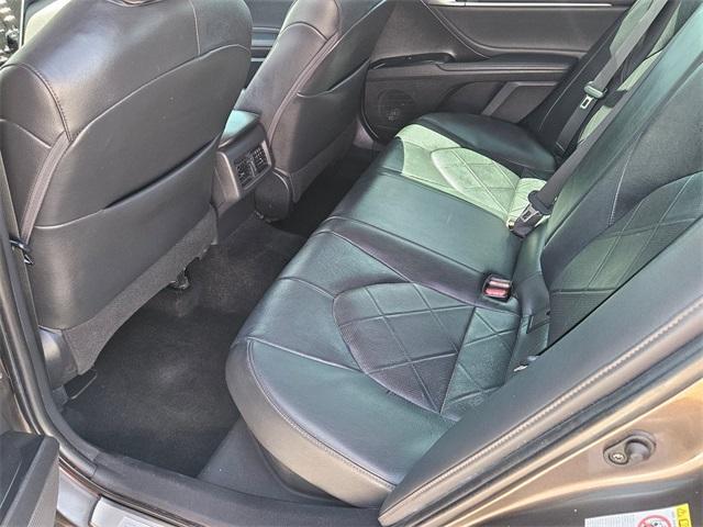 used 2018 Toyota Camry Hybrid car, priced at $13,987
