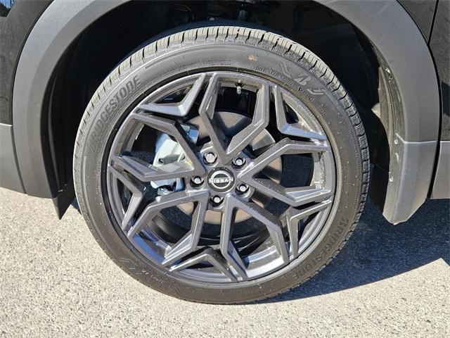 new 2025 Nissan Kicks car, priced at $29,177