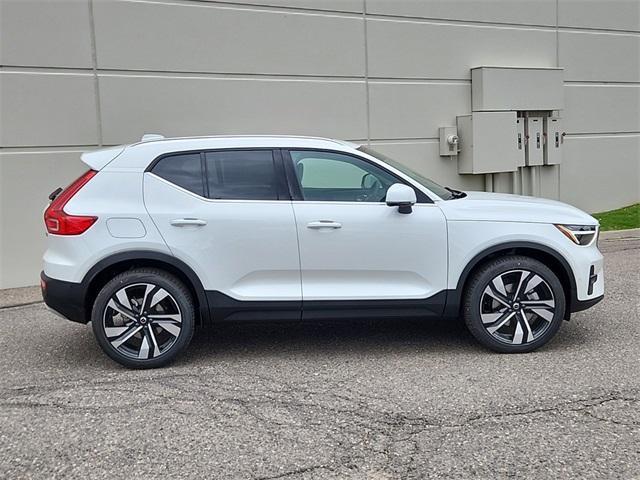 new 2025 Volvo XC40 car, priced at $48,075