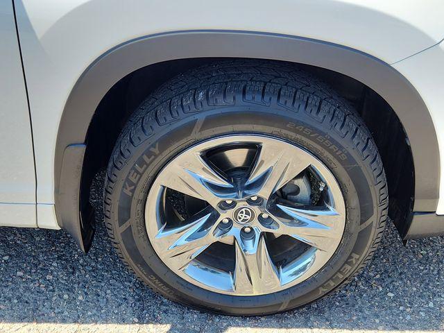 used 2017 Toyota Highlander car, priced at $24,510