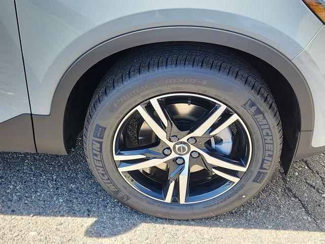 new 2025 Volvo XC40 car, priced at $45,235