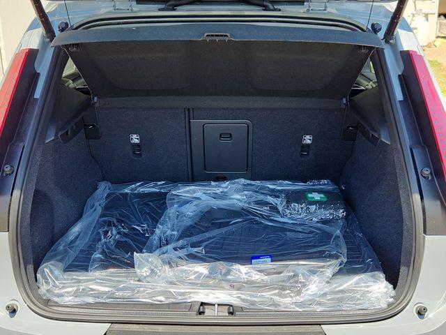 new 2025 Volvo XC40 car, priced at $45,235