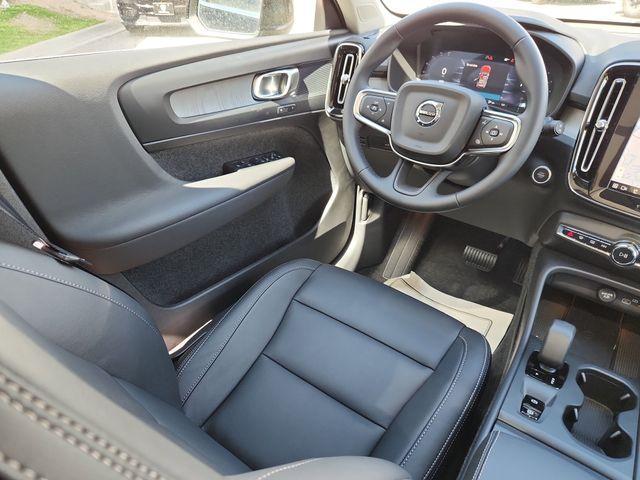 new 2025 Volvo XC40 car, priced at $44,035