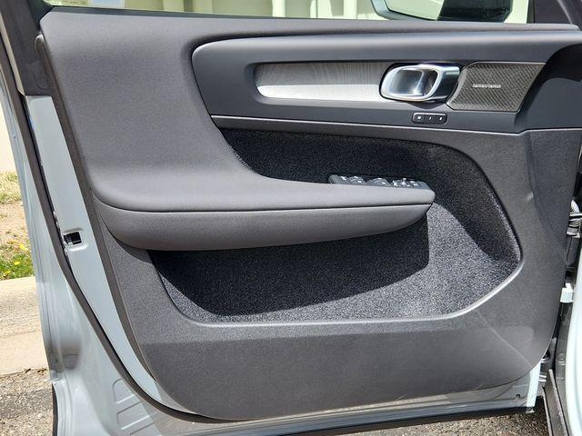 new 2025 Volvo XC40 car, priced at $51,565