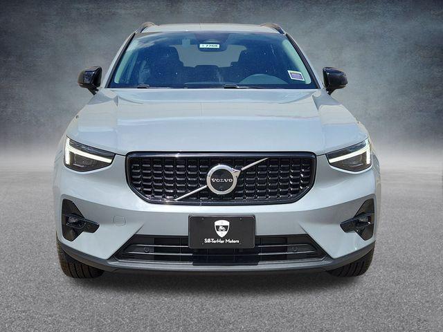 new 2025 Volvo XC40 car, priced at $50,565