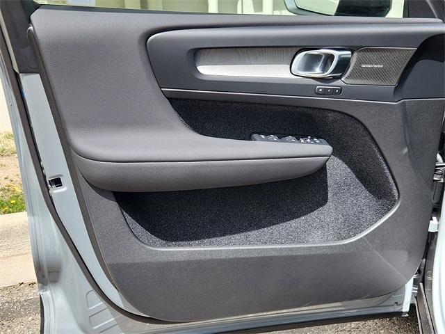 new 2025 Volvo XC40 car, priced at $51,565