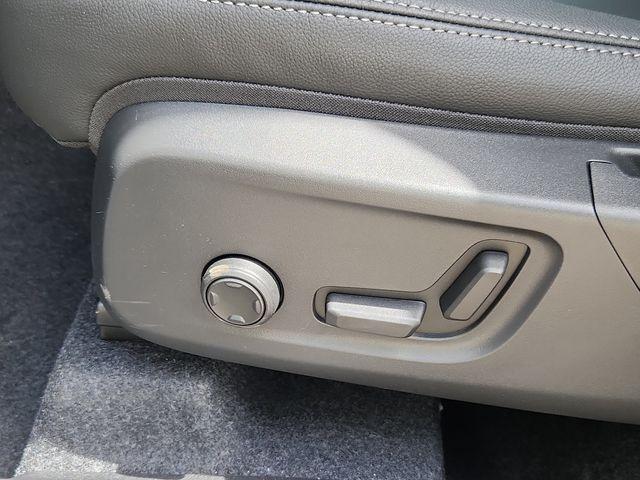 new 2025 Volvo XC40 car, priced at $50,565