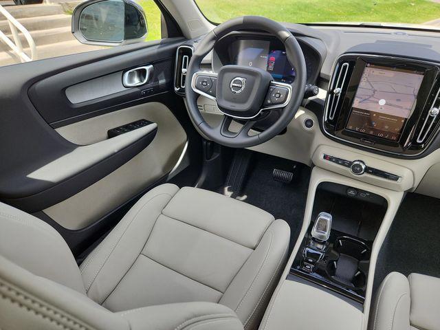 new 2026 Volvo XC40 car